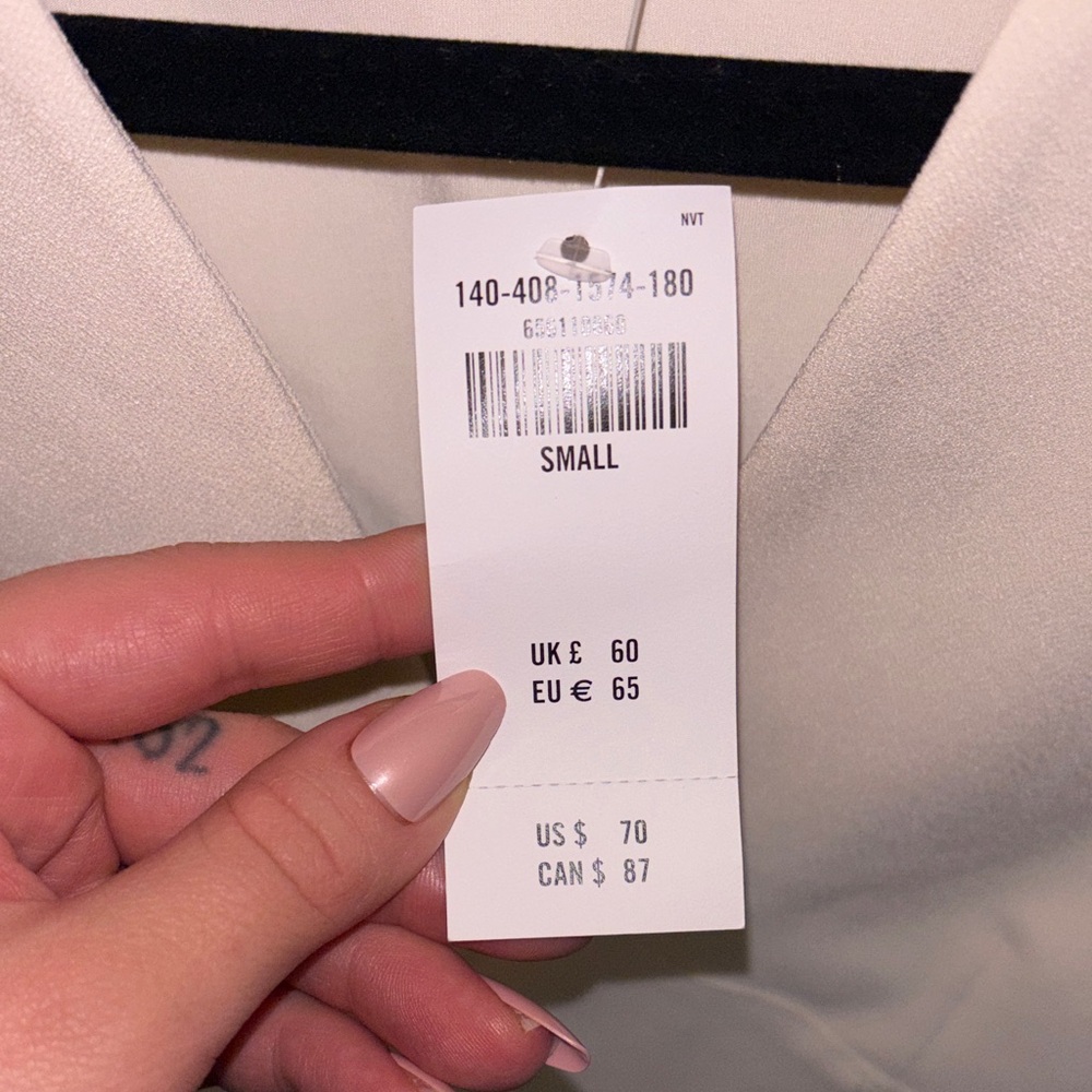 NWT Abercrombie & Fitch Crepe Plunge Bodysuit in CREAM 🍦 - Picture 5 of 12